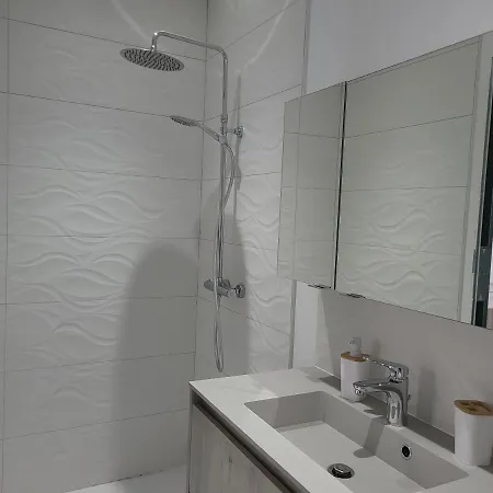 לינה וארוחת בוקר L'escale Romanesque