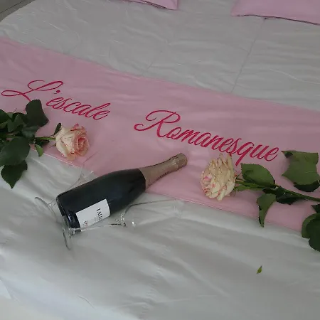 לינה וארוחת בוקר L'escale Romanesque