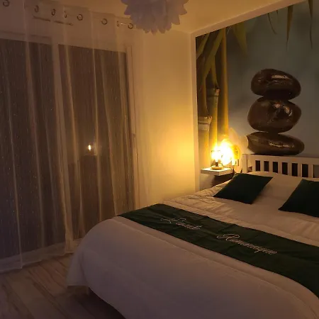 L'escale Romanesque לינה וארוחת בוקר