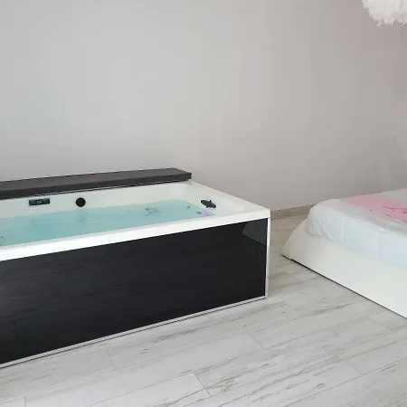 לינה וארוחת בוקר L'escale Romanesque 4*