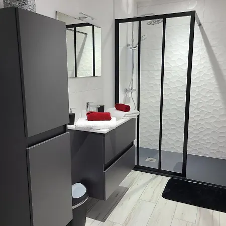 L'escale Romanesque לינה וארוחת בוקר Ozeville