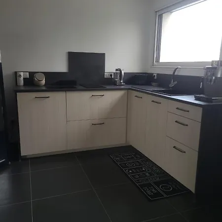 L'escale Romanesque לינה וארוחת בוקר