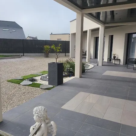 L'escale Romanesque לינה וארוחת בוקר 4*