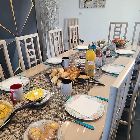 לינה וארוחת בוקר L'escale Romanesque