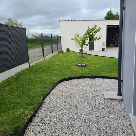 L'escale Romanesque לינה וארוחת בוקר 4*