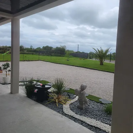 L'escale Romanesque לינה וארוחת בוקר