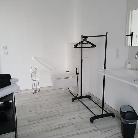 L'escale Romanesque לינה וארוחת בוקר 4*